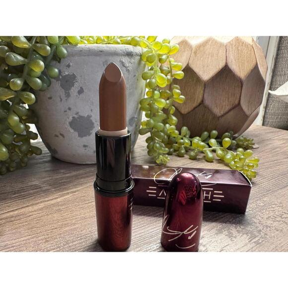 MAC x AALIYAH matte lipstick - try again